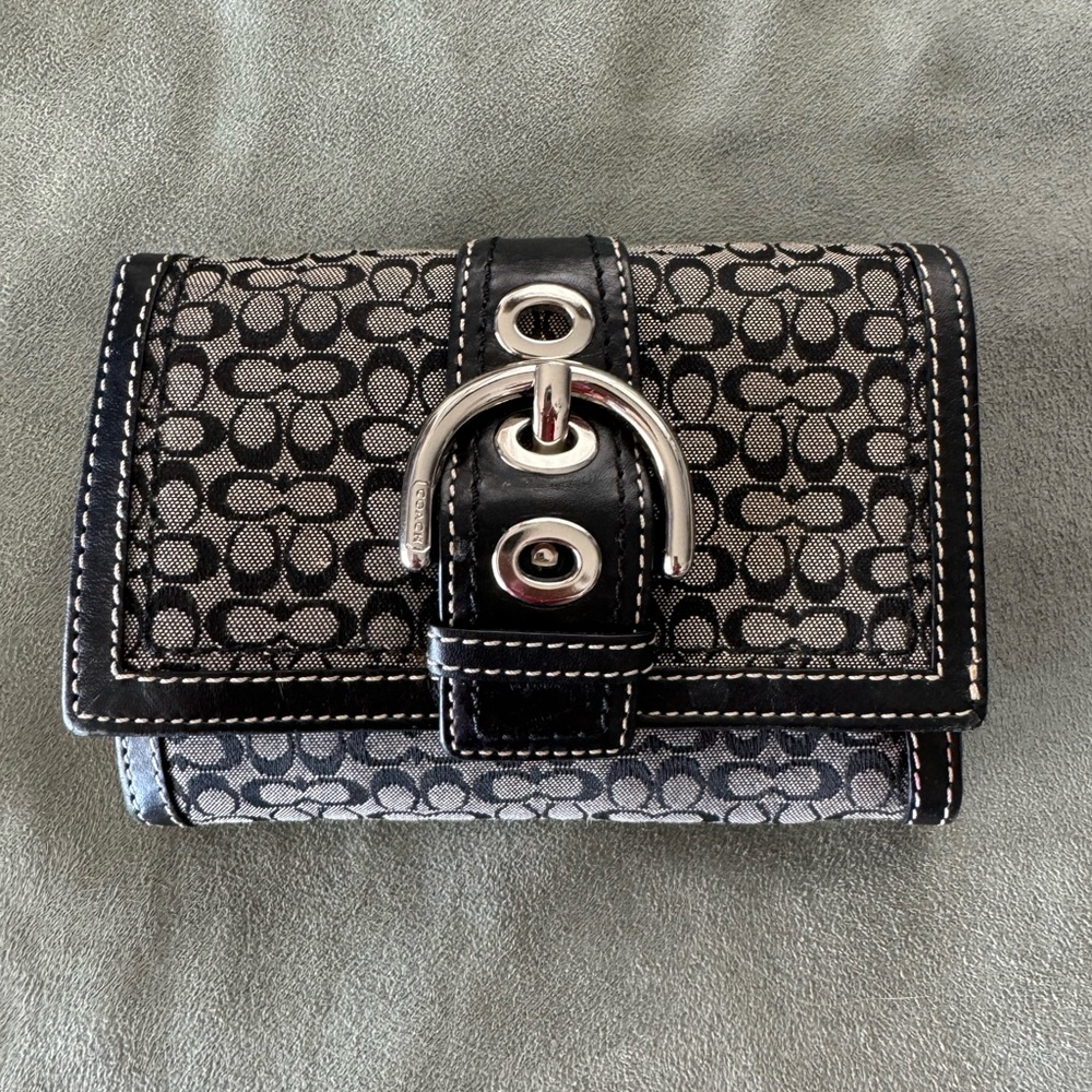 COACH black wallet. Like new.